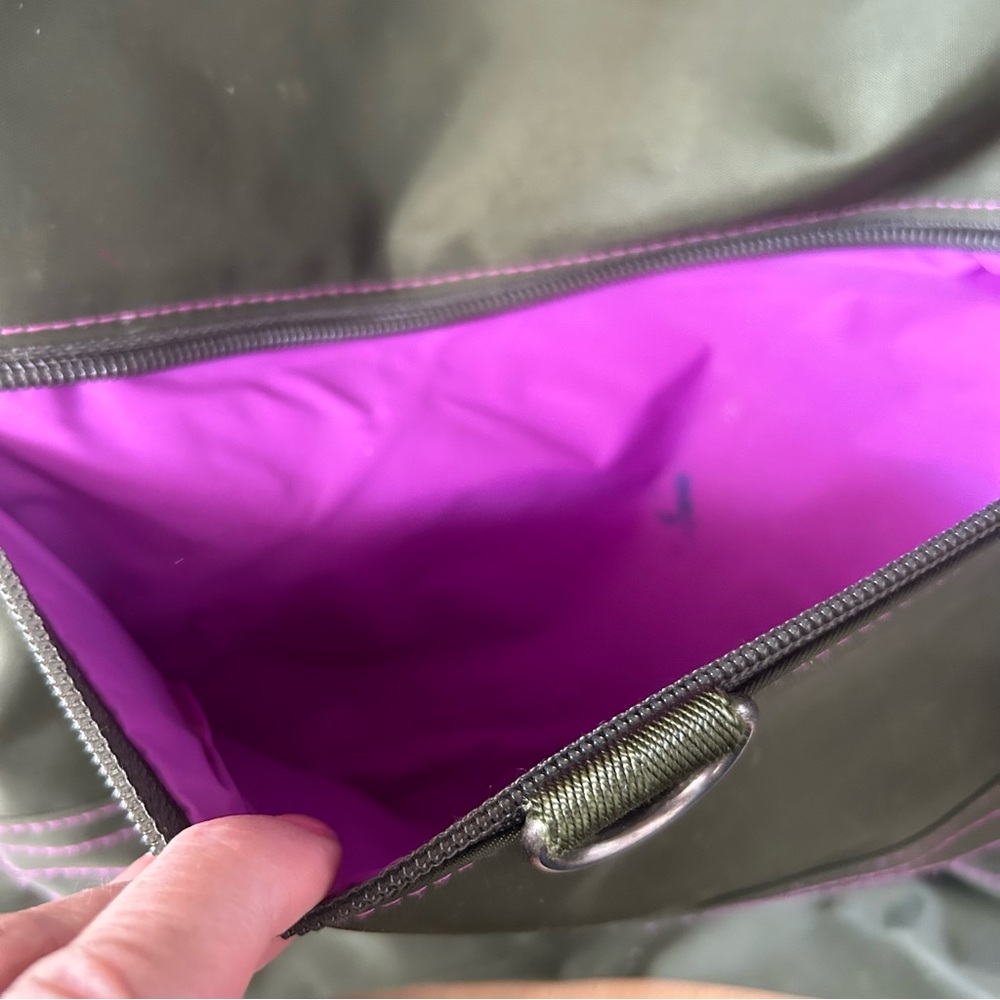Athleta large travel duffle carry-on bag handles shoulder strap suitcase attach - Picture 16 of 16